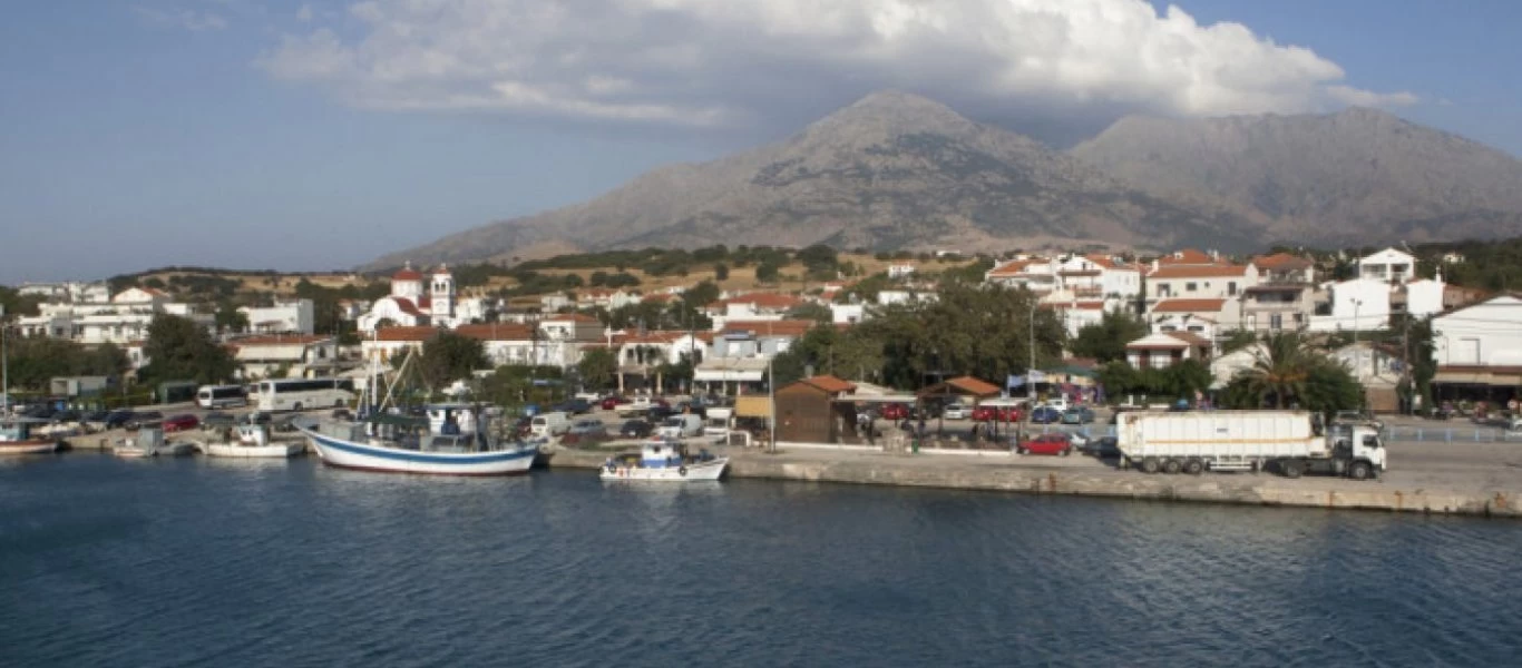 Πυρκαγιά στη Σάμο: Εκκενώθηκαν δύο ξενοδοχεία - Μεταφέρθηκαν σε κλειστό γυμναστήριο οι τουρίστες